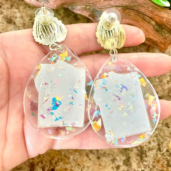 Mowgli Acrylic Dangle Earrings - Picture 5 of 5